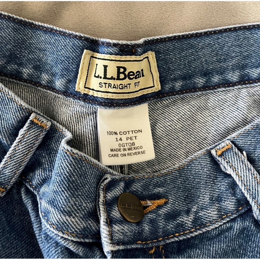 LL Bean Straight Fit Jeans Womens 14 PET Medium Wash Blue Denim 100% Cotton - Picture 3 of 6